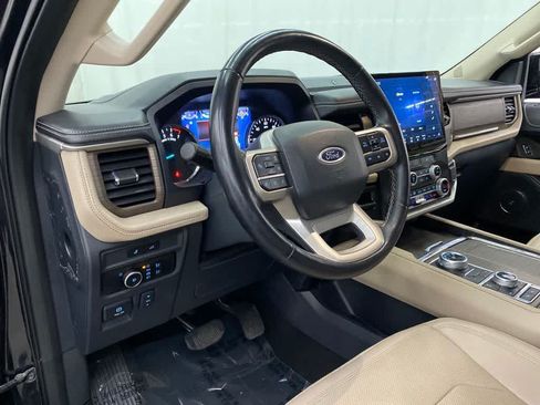 Used 2024 Ford Expedition Limited AWD/4WD image 2