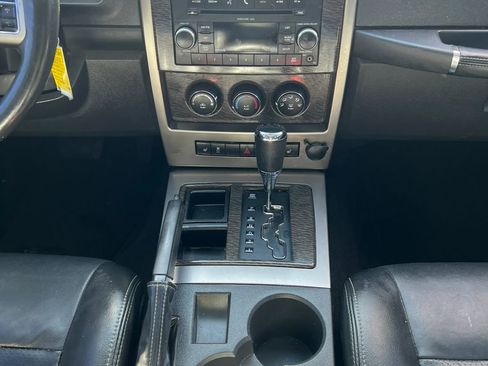 Used 2011 Jeep Liberty Limited w/ Tire & Wheel Group RWD image 12