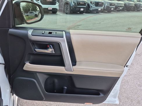 Used 2016 Toyota 4Runner Limited RWD image 36