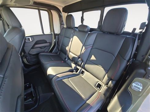Used 2025 Jeep Gladiator Rubicon w/ Safety Group image 13