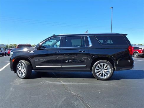 Used 2022 GMC Yukon XL Denali w/ Denali Premium Package image 36