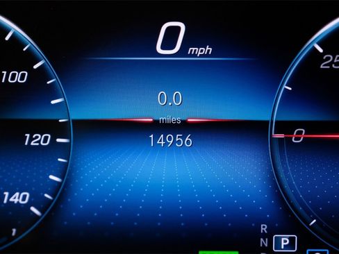 Used 2023 Mercedes-Benz EQB 250+ image 16