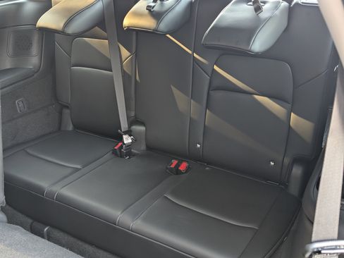 Used 2024 Nissan Pathfinder Platinum w/ Cargo Package image 19