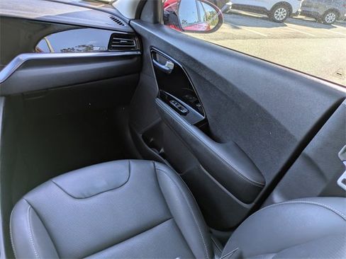 Used 2022 Kia Niro EX Premium image 17