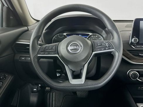 Used 2024 Nissan Altima 2.5 SV image 17