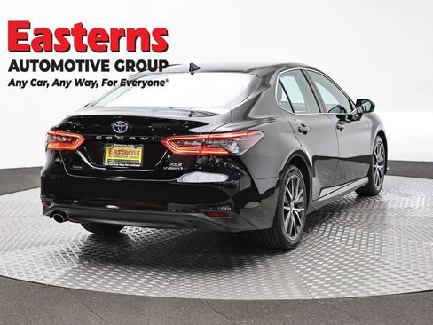 Used 2022 Toyota Camry XLE FWD image 5
