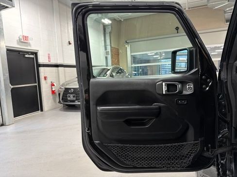 Used 2018 Jeep Wrangler Unlimited Sport S AWD/4WD image 10