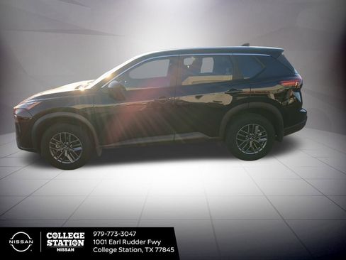 Certified 2025 Nissan Rogue S image 7