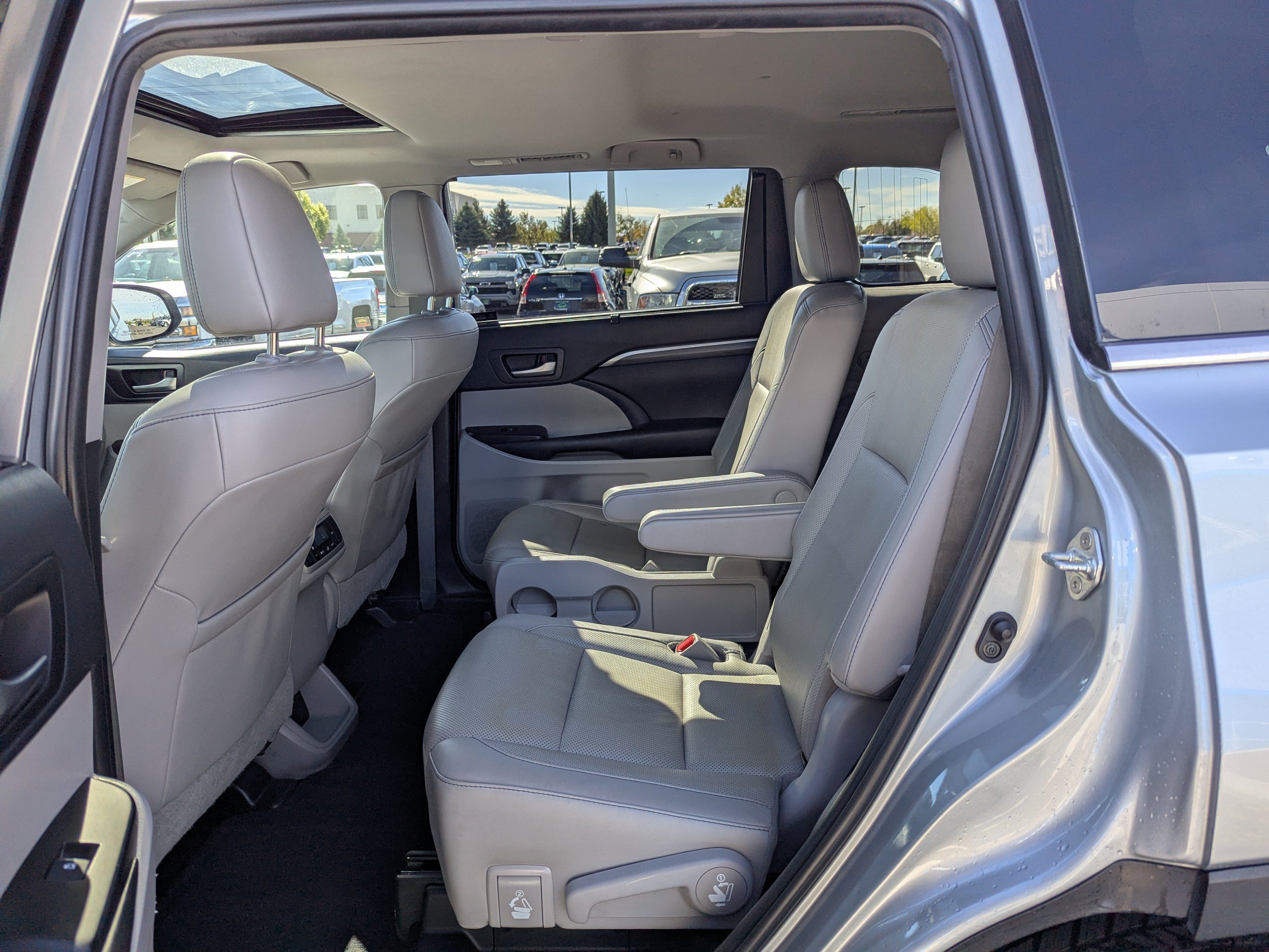 Used 2019 Toyota Highlander Limited AWD/4WD image 29
