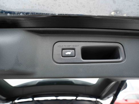 Used 2024 Honda Pilot Touring image 29