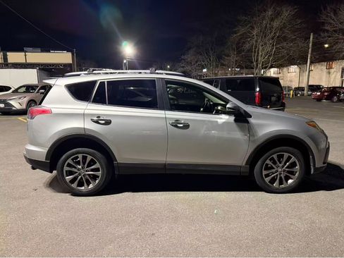 Used 2018 Toyota RAV4 Limited image 8