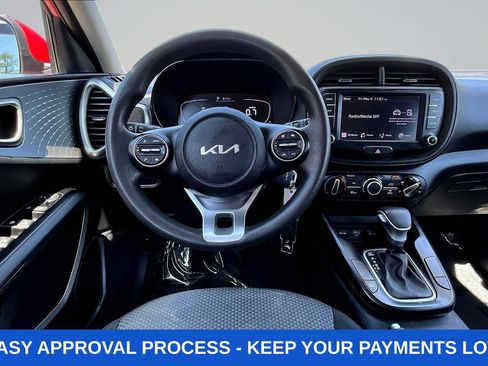 Used 2023 Kia Soul LX w/ LX Technology Package FWD image 11