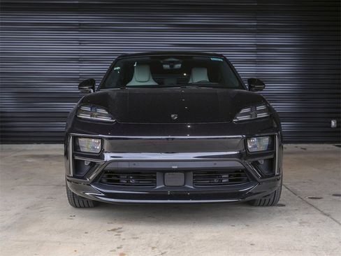 New 2025 Porsche Macan Turbo Electric image 10