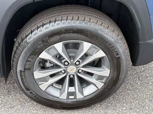 New 2026 Chevrolet Equinox LT w/ Convenience Package II AWD/4WD image 9