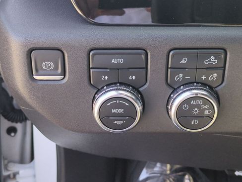 Used 2023 GMC Sierra 1500 SLT w/ SLT Convenience Package AWD/4WD image 18