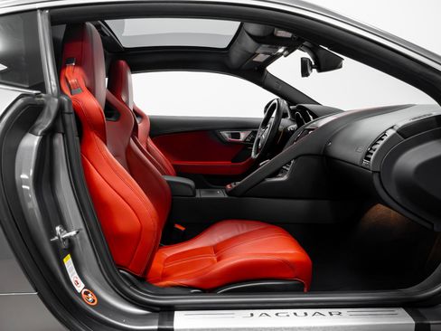 Used 2016 Jaguar F-TYPE S image 20