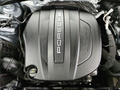 Used 2019 Porsche Macan AWD/4WD image 34
