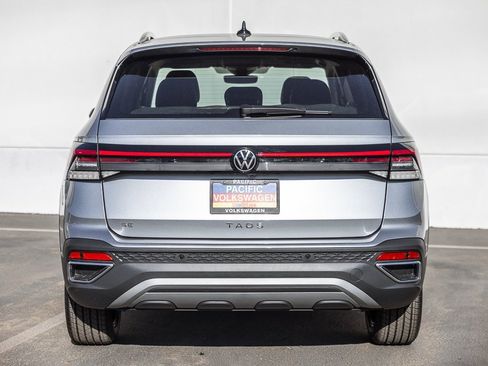 New 2026 Volkswagen Taos SE image 4