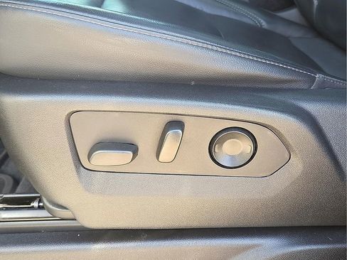 Used 2021 Chevrolet Tahoe Z71 w/ Z71 Signature Package image 18