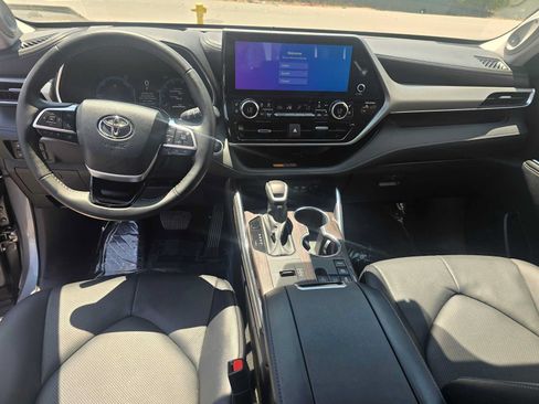 Used 2026 Toyota Highlander Platinum AWD/4WD image 20