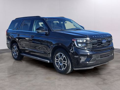 Certified 2025 Ford Expedition Active image 1