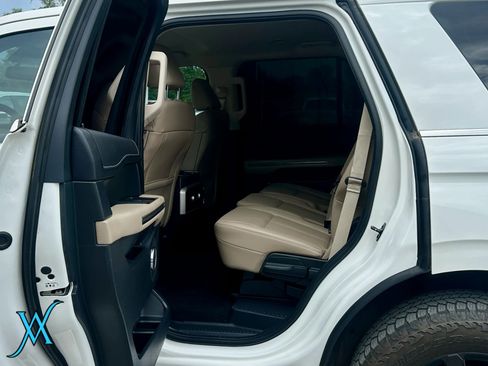 Used 2022 Ford Expedition XLT AWD/4WD image 22