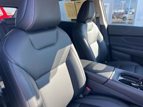 Used 2025 Nissan Murano SV image 26