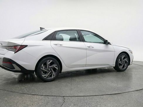 Used 2025 Hyundai Elantra SEL FWD image 9