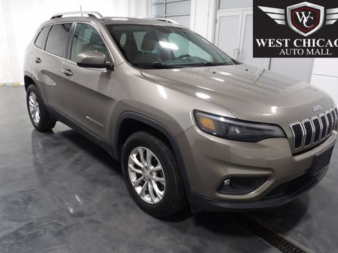 Used 2019 Jeep Cherokee Latitude w/ Cold Weather Group AWD/4WD image 1