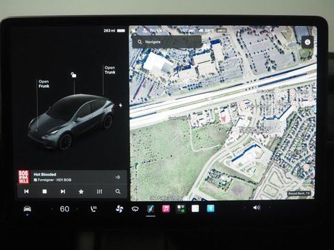 Used 2021 Tesla Model Y Long Range AWD/4WD image 24