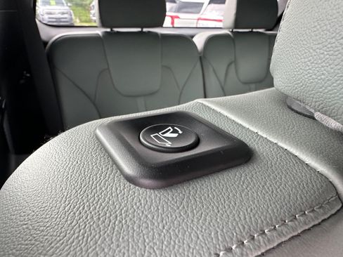 Used 2024 Kia Sorento SX Prestige w/ Sage Leather Package AWD/4WD image 22