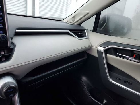 Used 2022 Toyota RAV4 Limited image 25