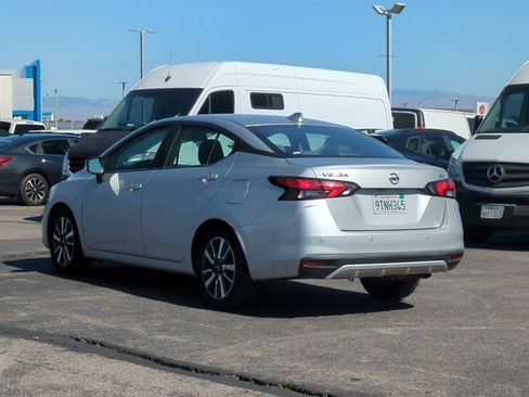Used 2021 Nissan Versa SV FWD image 6