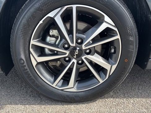 Used 2024 Kia Forte LXS image 9