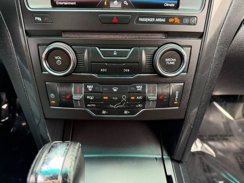 Used 2016 Ford Explorer XLT w/ Equipment Group 202A AWD/4WD image 16