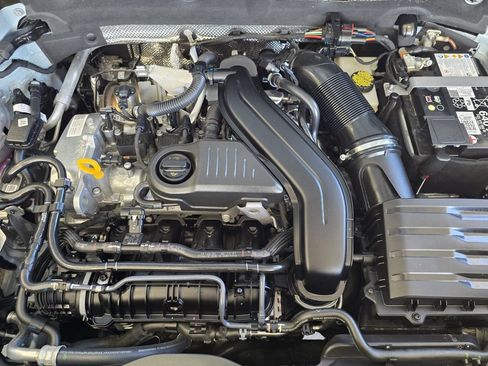 Used 2025 Volkswagen Taos SE FWD image 26