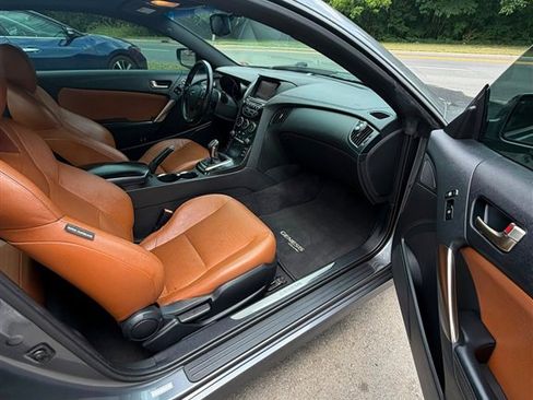 Used 2015 Hyundai Genesis 3.8 RWD image 12