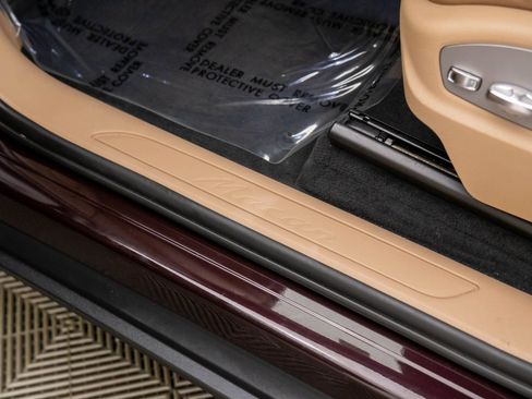 Certified 2023 Porsche Macan image 16