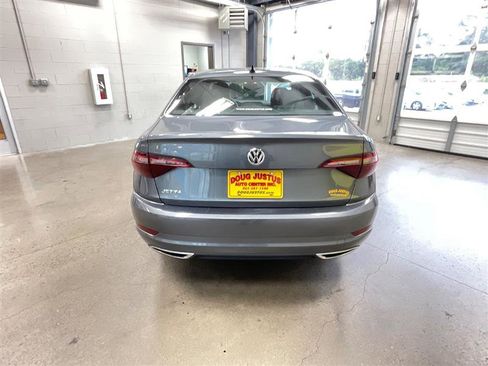 Used 2020 Volkswagen Jetta R-Line w/ R-Line Cold Weather Package FWD image 4