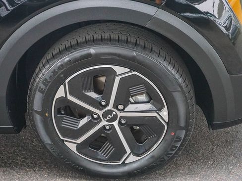 Certified 2024 Kia Niro EX FWD image 10