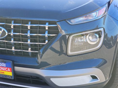 Used 2023 Hyundai Venue Limited image 32