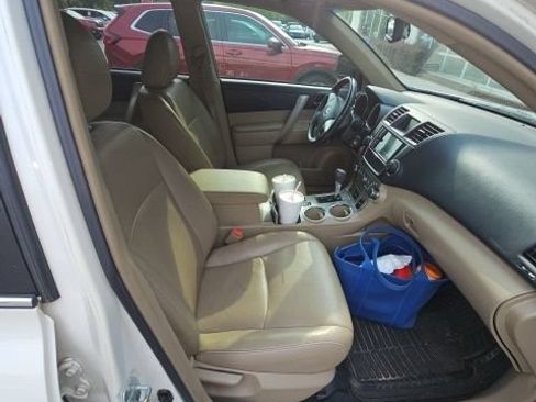 Used 2013 Toyota Highlander SE AWD/4WD image 11