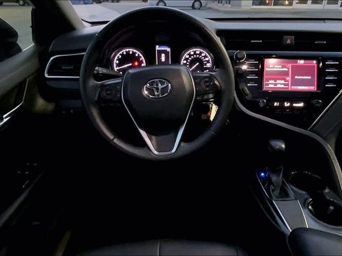 Used 2018 Toyota Camry SE image 6