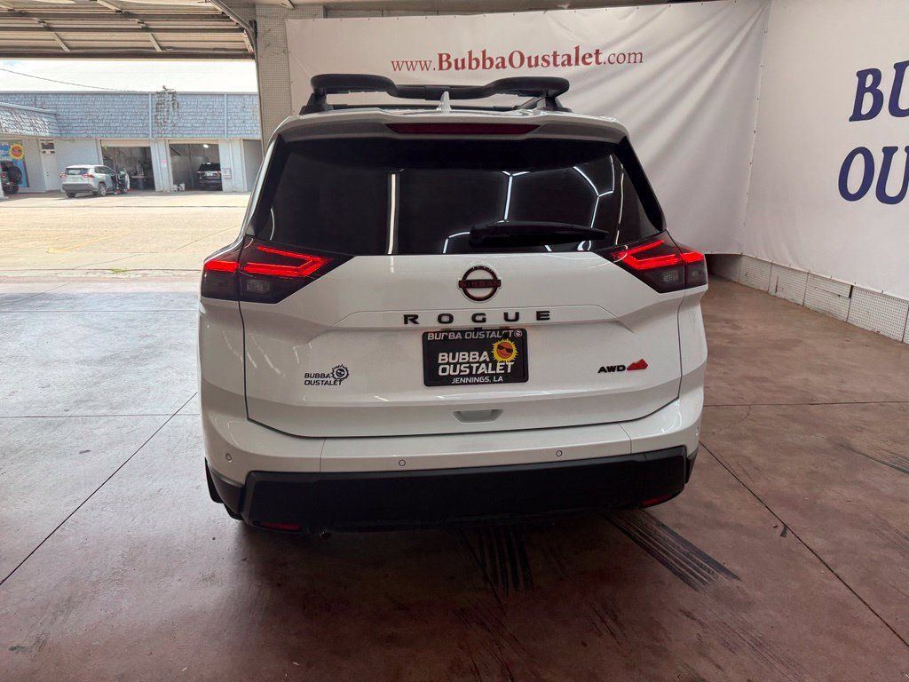 Used 2025 Nissan Rogue SV AWD/4WD image 4