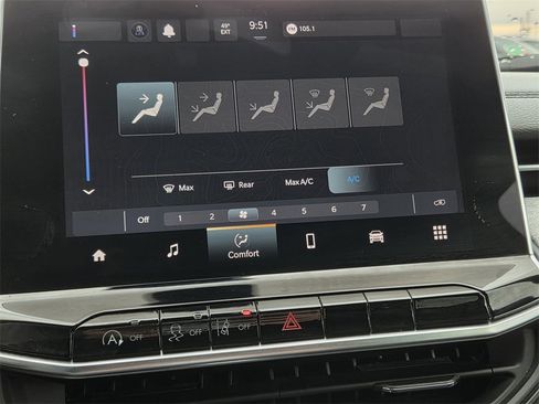 Used 2024 Jeep Compass Latitude image 10