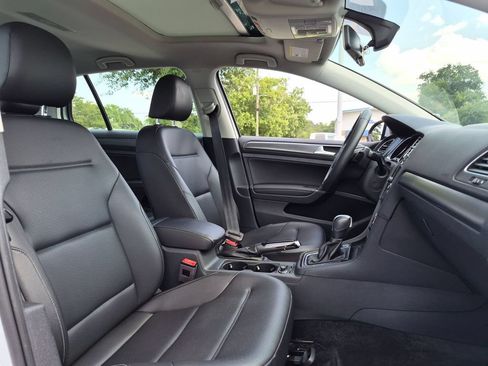 Used 2020 Volkswagen Golf 4-Door FWD image 24