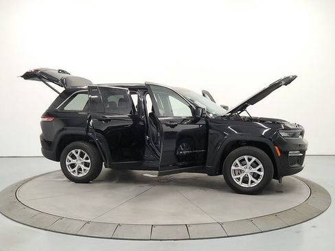 Used 2024 Jeep Grand Cherokee Limited image 16