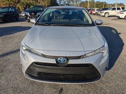 Used 2025 Toyota Corolla LE image 9