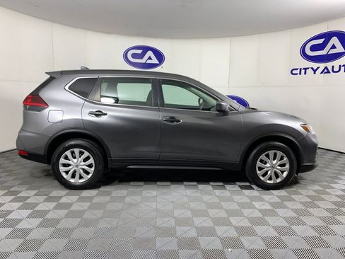 Used 2020 Nissan Rogue S image 2