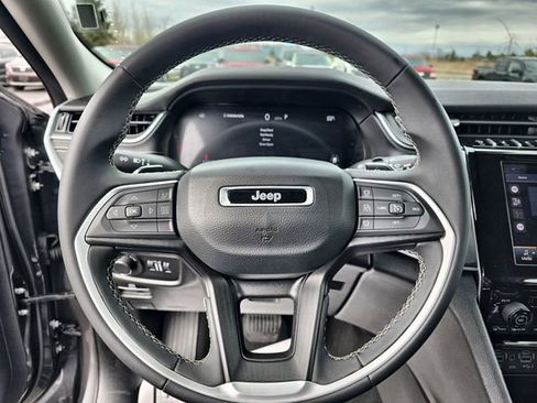 Used 2024 Jeep Grand Cherokee L Laredo image 14